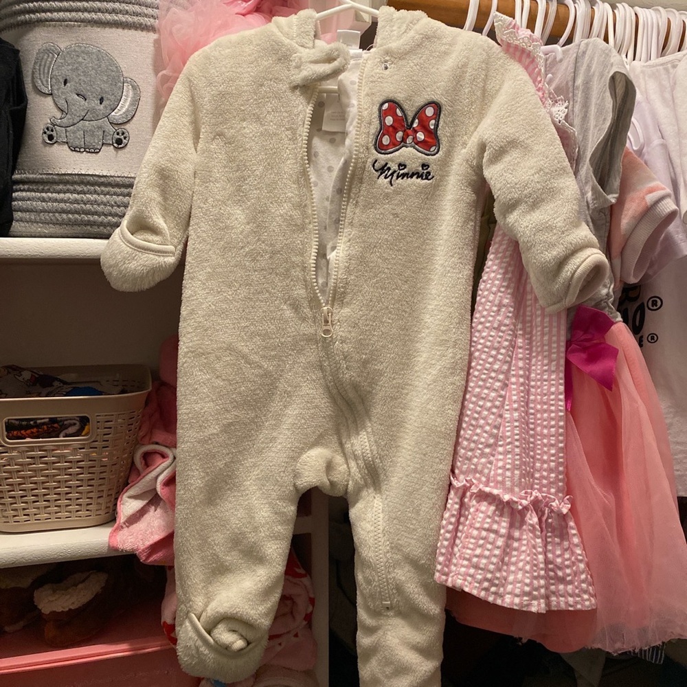 Minnie Mouse Winter essential